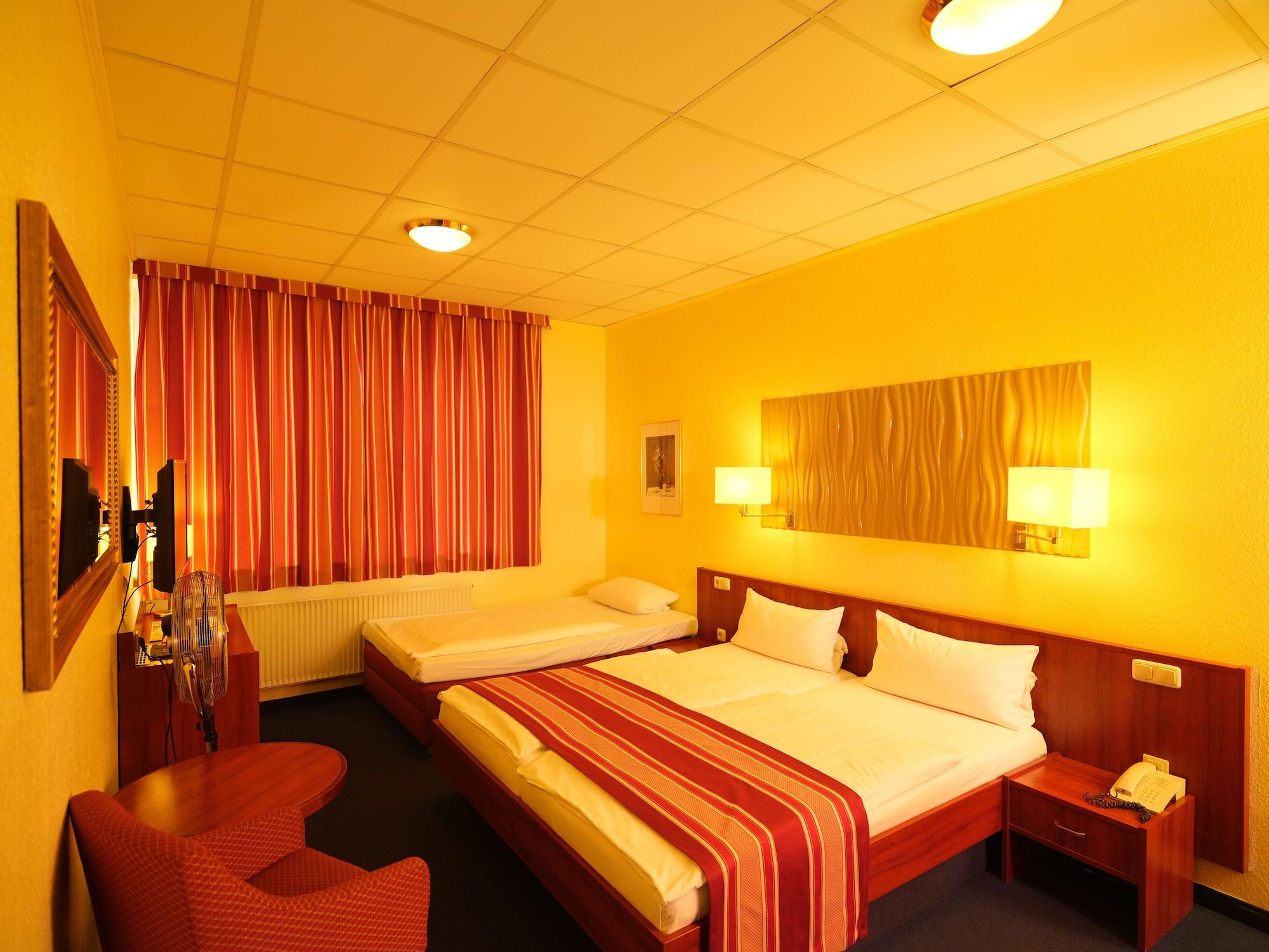 Cabo Nonsmoking-Hotel Hamburg Exterior photo