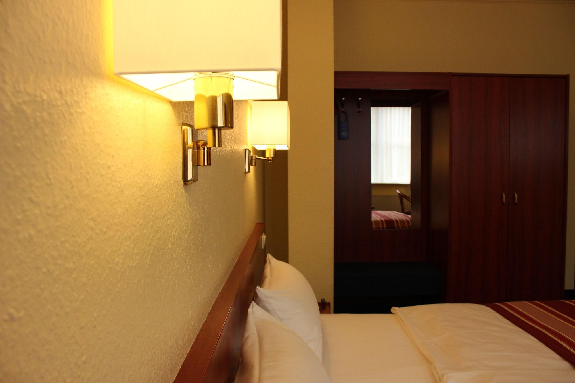 Cabo Nonsmoking-Hotel Hamburg Exterior photo