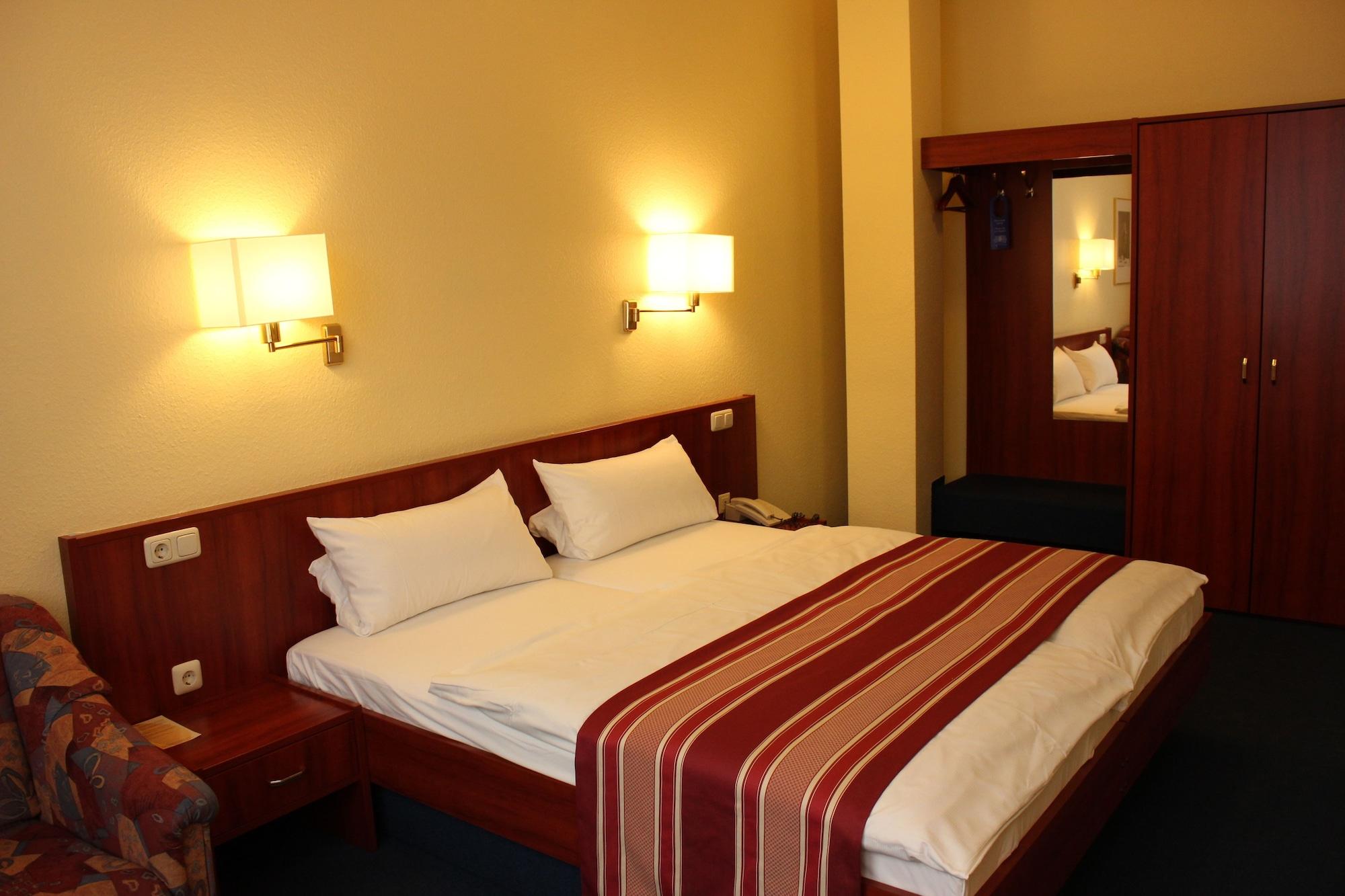 Cabo Nonsmoking-Hotel Hamburg Exterior photo