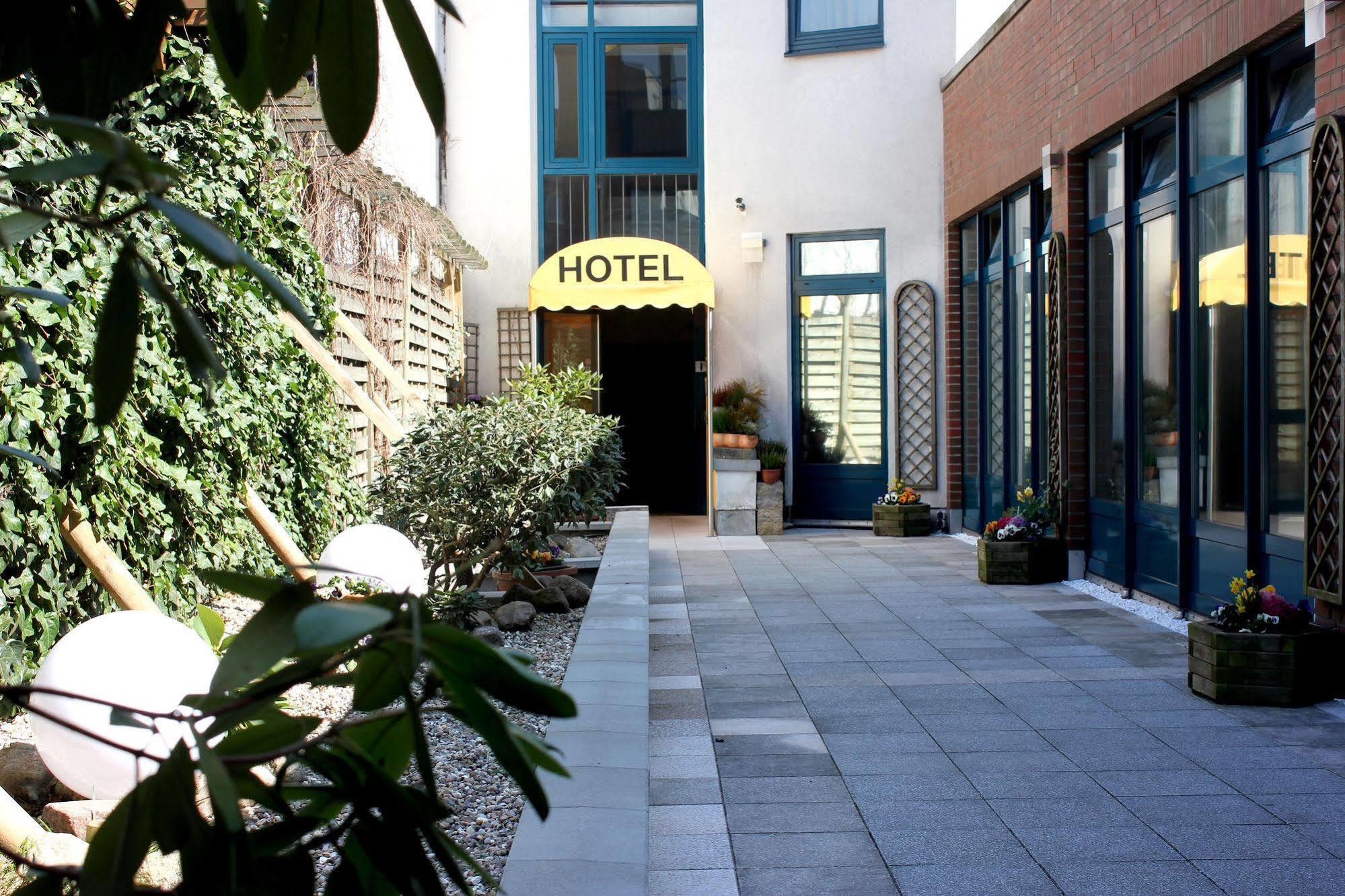 Cabo Nonsmoking-Hotel Hamburg Exterior photo